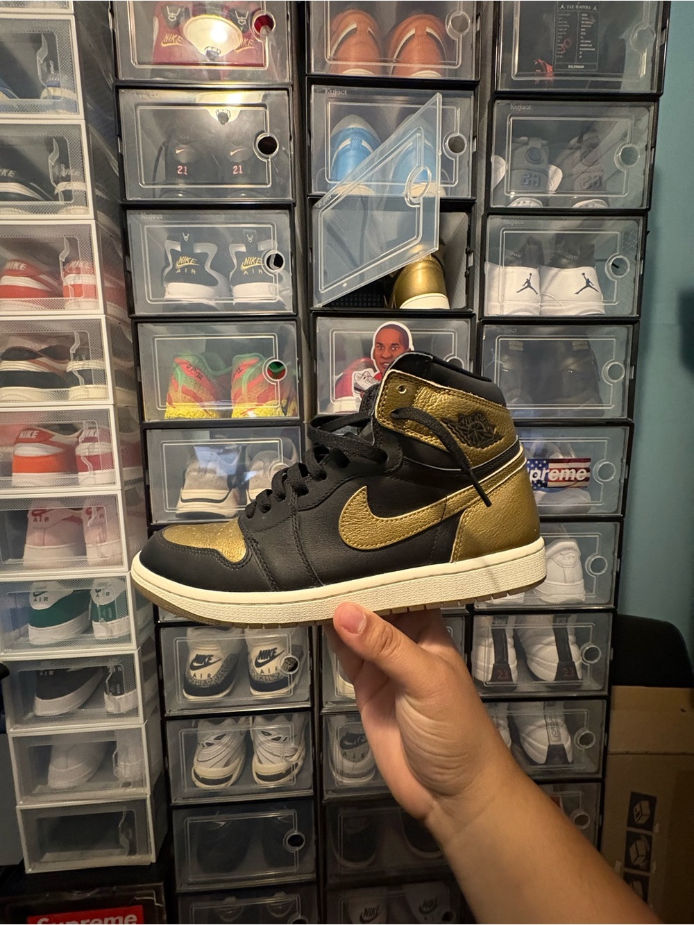 Air Jordan 1 Retro High OG “Black Gold”